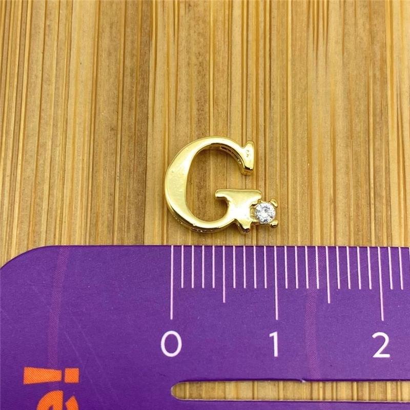 PINGENTE LETRA G FOLHEADO A OURO 9X9MM
